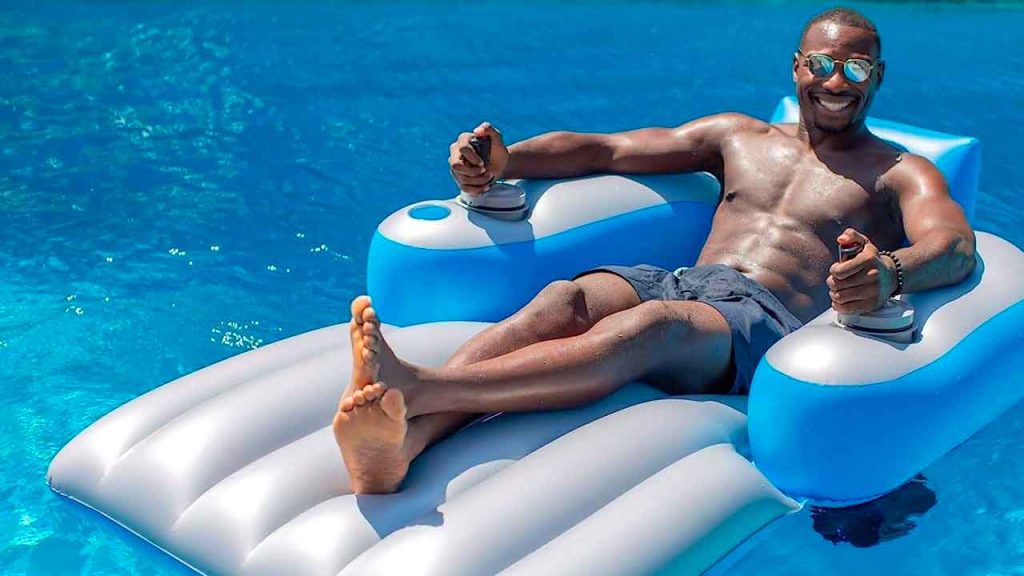 Splash Runner Motorized Pool Float