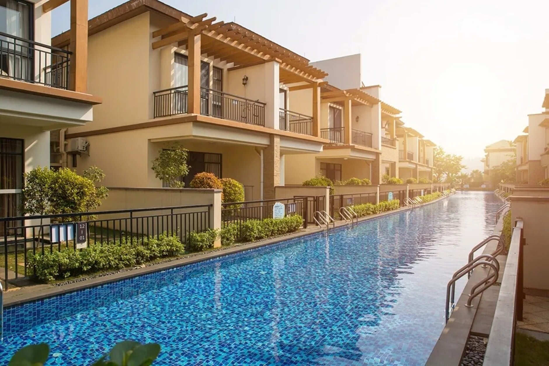 Baodun Lake Hushan Hot Spring Resort - A Series of Villas with a Connected Canal Style Pool have gone viral on social media.